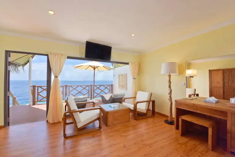DL-HRES-Dreamland_Water_Bungalow_03 (1)
