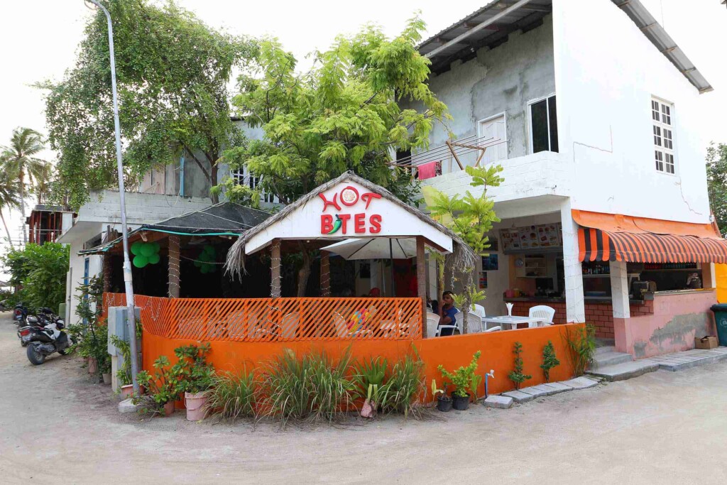 Hot Bite 11 熱帶島嶼街邊餐廳外觀
